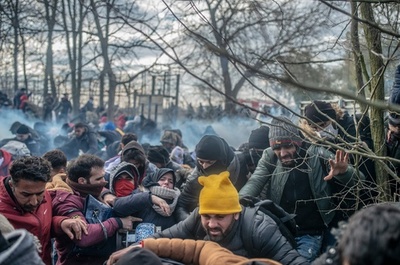 ギリシャ当局、移民1万人近くの越境阻止 トルコとの国境で