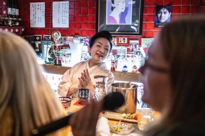 Tourists get taste of old Japan at hidden 'snack bars'