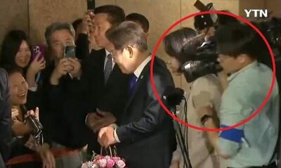 韓国記者、新ファーストレディを“押してしまう”ハプニング…放送局が謝罪
