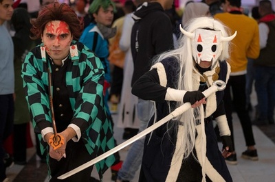 イラク首都でアニメフェス、「鬼滅の刃」のコスプレーヤーも