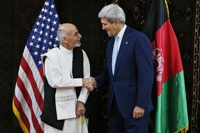 米国務長官がアフガン入り、大統領選後の混乱仲裁へ