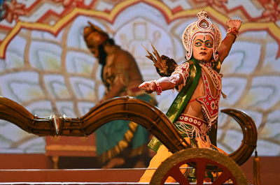 ビシュヌ神の化身、ラーマ王子の生涯たどる舞踊劇 インド