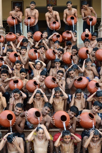 1か月間毎日の寒中水浴び、インド