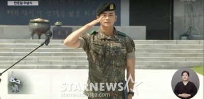 軍服務中のカン・テオ、顕忠日追悼式で功労者の業績を朗読