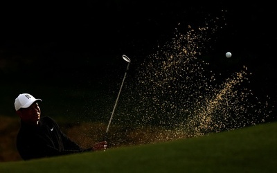 ウッズ、通算1オーバー後退も予選通過へ ジェネシス招待