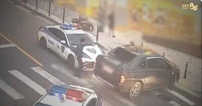 白煙と叫び声…ソウルで飲酒運転の車が歩道突進、現場はパニックに