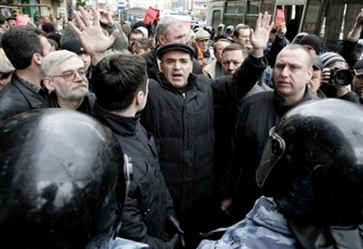 大規模な反体制デモ、拘束の野党指導者に罰金 - ロシア