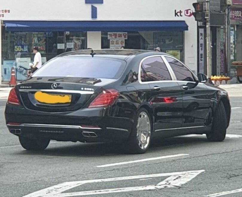 釜山都心の真ん中でベンツのマイバッハタクシーが捉えられた＝ボベドリームキャプチャー(c)NEWSIS