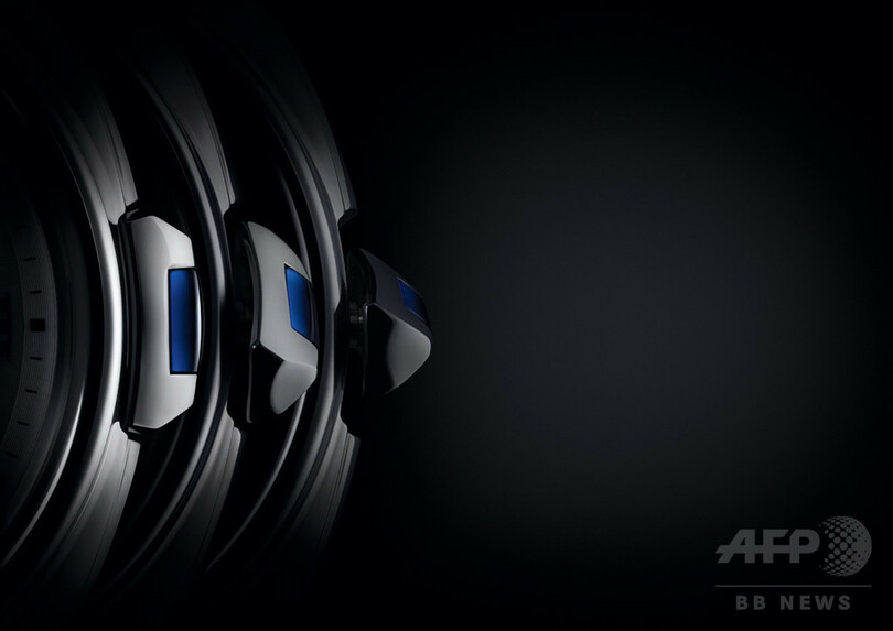 クレ ドゥ カルティエ、待望のスティール×ピンクゴールモデルが仲間入り