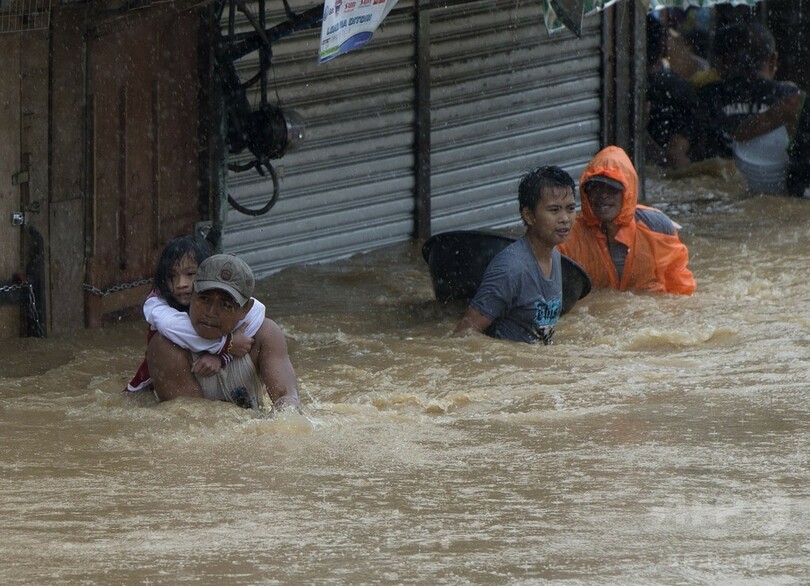 マニラで洪水、台風16号の豪雨で