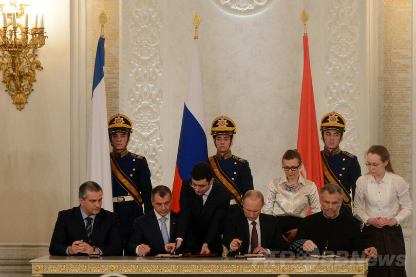 ロシア編入条約に調印、プーチン大統領とクリミア首相ら