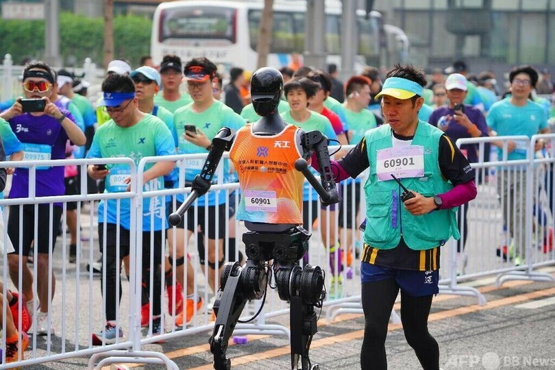 人型ロボットがとうとう工場で「働き始めた」・中国