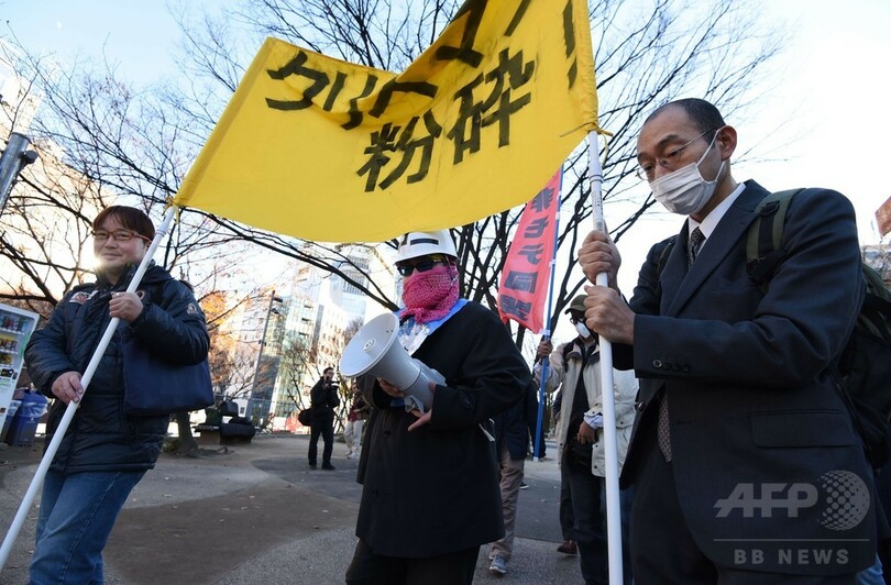 国際ニュース：AFPBB News「クリスマス粉砕！」非モテ男性ら渋谷でデモ