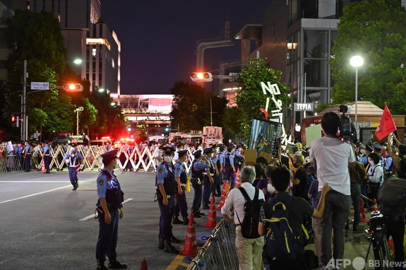 東京パラ反対 開会式会場周辺でデモ