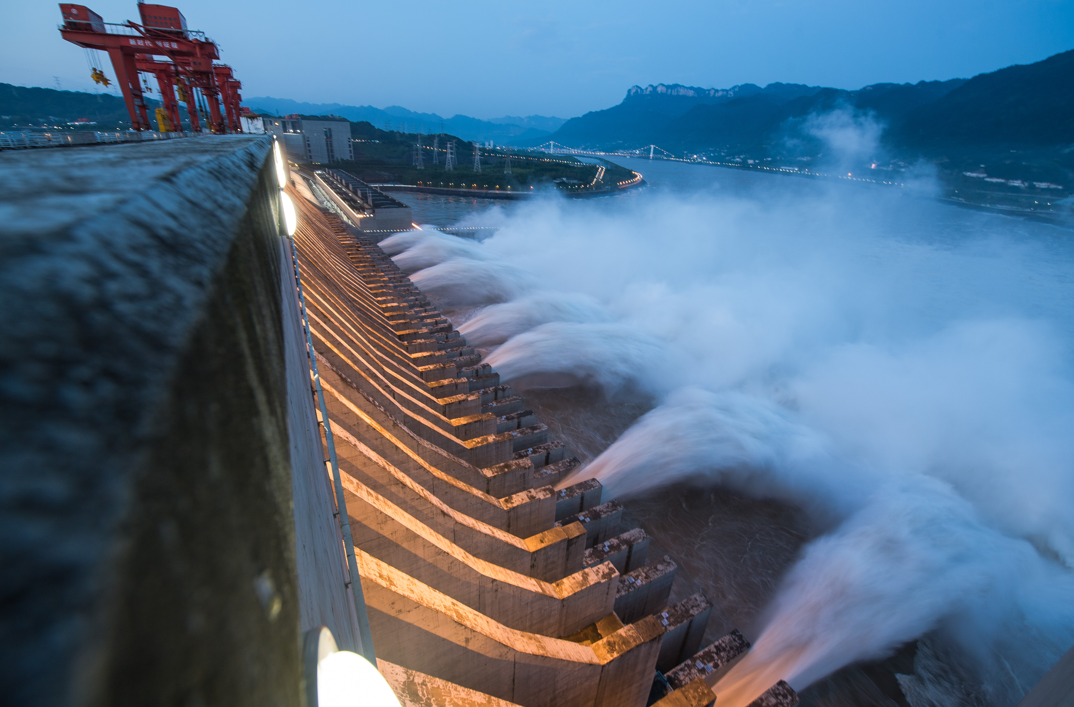 長江で今年2回目の増水ピーク 三峡ダムを通過 写真11枚 国際ニュース Afpbb News