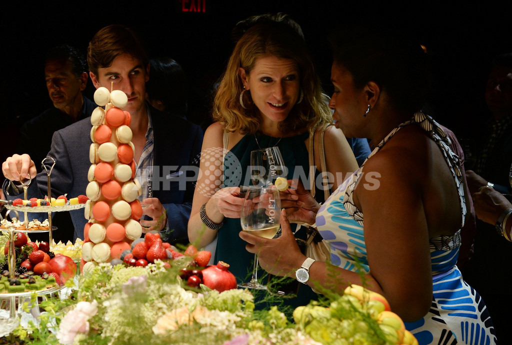 フェデラーがホスト、「モエ・エ・シャンドン」270周年記念パーティー