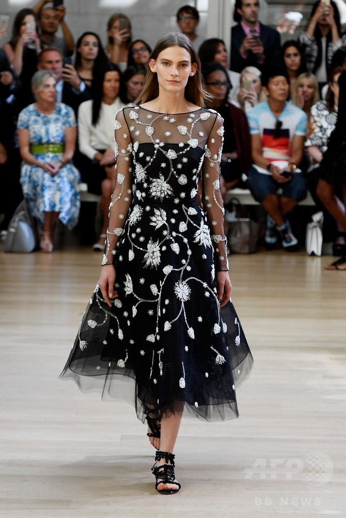 「オスカー・デ・ラ・レンタ」17年春夏