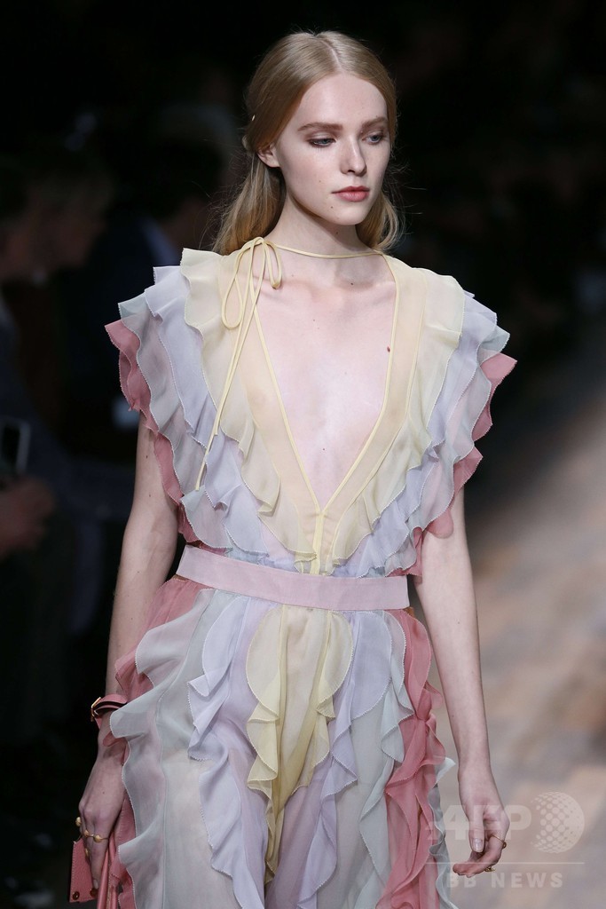 18世紀の貴族によるグランドツアーがコンセプト、「ヴァレンティノ」15年春夏