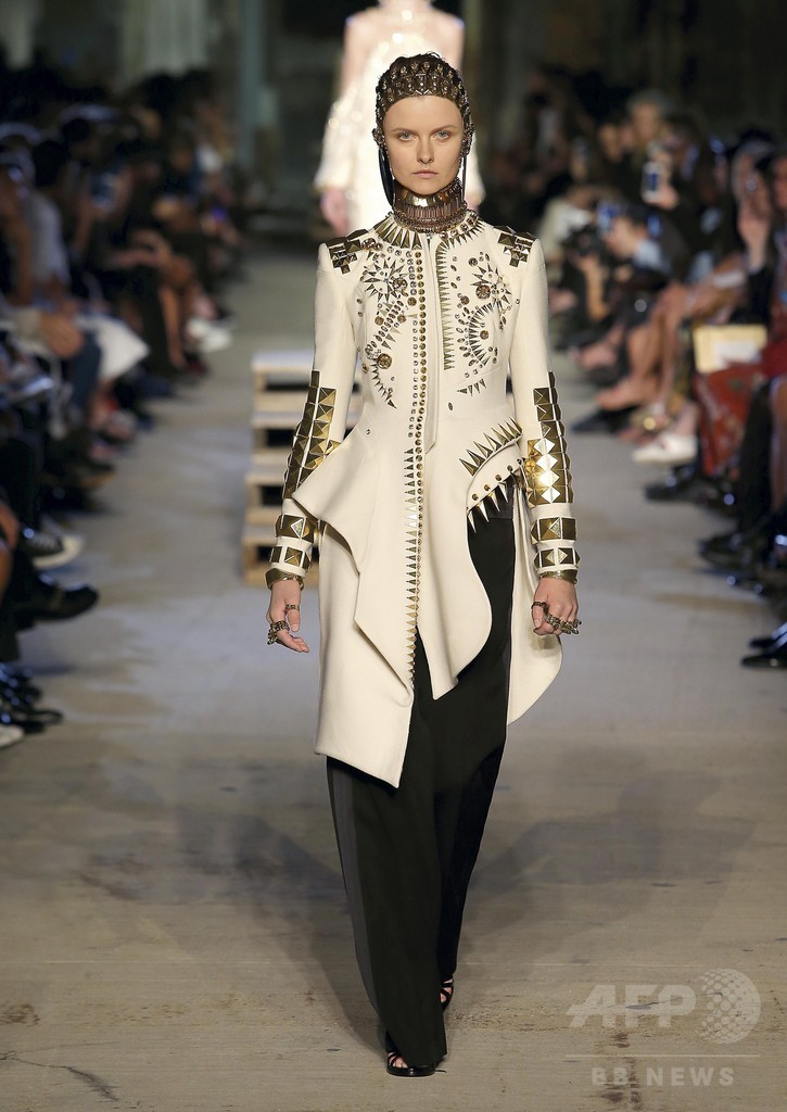 「ジバンシィ」16年春夏コレクション