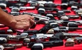 ベネズエラの首都カラカスで開催されたイベントで、警察関係者や市民から回収された銃器（2016年9月8日撮影）。(c)AFP/RONALDO SCHEMIDT