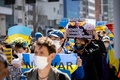 東京都内で行われたロシアのウクライナ侵攻に抗議するデモ（2022年3月5日撮影）。(c)Behrouz MEHRI / AFP