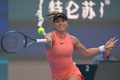 テニス、中国オープン、女子シングルス準々決勝。リターンを打つパウラ・バドサ（2024年10月3日撮影）。(c)Jade Gao / AFP
