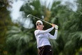 女子ゴルフ、HSBC女子チャンピオンズ（HSBC Women&apos;s Champions 2014）3日目。ショットを打つカリー・ウェブ（Karrie Webb、2014年3月1日撮影）。(c)AFP/ROSLAN RAHMAN