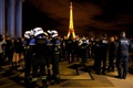フランス・パリで、警察における人種差別の指摘に抗議する警察官ら（2020年6月14日撮影、資料写真）。(c)Thomas SAMSON / AFP