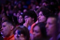 米コネティカット州ウェストハートフォードで開催された会合に出席し、ジョー・バイデン大統領の演説を聴く人々（2023年6月16日撮影）。(c)Brendan Smialowski / AFP