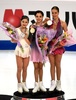 16-17フィギュアスケートグランプリ（GP）ファイナル、女子シングル・フリースケーティング（FS）。表彰式に臨む（左から）宮原知子、エフゲニア・メドベデワ、アンナ・ポゴリラヤ（2016年12月10日撮影）。(c)AFP/ANNE-CHRISTINE POUJOULAT