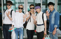 韓国・仁川国際空港（Incheon International Airport）からマレーシアへ向けて出発する、アイドルグループ「少年共和国（Boys Republic）」のメンバー（2014年8月14日撮影）。(c)STARNEWS 