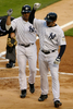 デトロイト・タイガース戦の1回裏に先制の第4号3ラン本塁打を放ち、ジョニー・デーモン（%%Johnny Damon%%、右）と喜びを分かち合うニューヨーク・ヤンキースのボビー・アブレイユ（%%Bobby Abreu%%）。（2008年5月1日撮影）(c)AFP/Getty Images/Chris McGrath