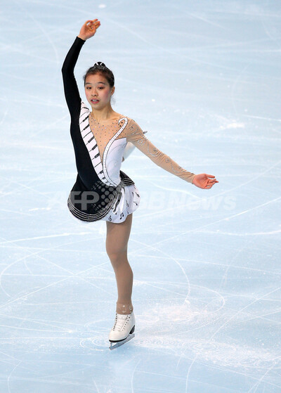 浅田真央 エリック ボンパール杯制す 写真33枚 ファッション ニュースならmode Press Powered By Afpbb News