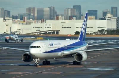 習氏、新型ウイルスは「悪魔」 邦人乗せたチャーター機は羽田に到着