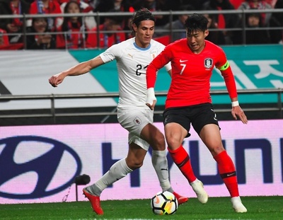 日本がw杯8強のウルグアイ撃破 南野の2ゴールなど4点奪う 写真15枚 国際ニュース Afpbb News