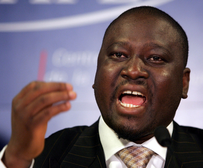 コートジボワール首相の乗る飛行機にロケット弾攻撃、同乗者3人が死亡