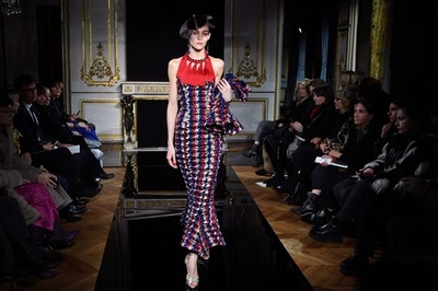 「ジョルジオ アルマーニ プリヴェ」19年春夏パリ・オートクチュール