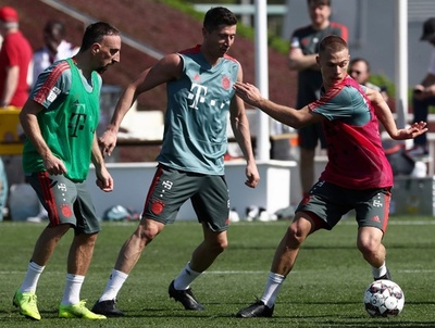 リベリ、金箔ステーキを批判され激怒 「お前らなんて靴下の中の小石」