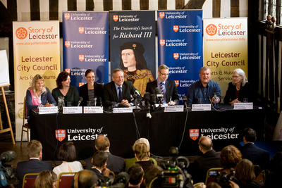 イングランドの駐車場で人骨を発掘、リチャード3世の可能性