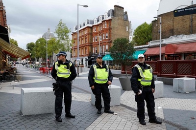 ロンドンで車が突っ込み11人負傷 「テロではなく交通事故」