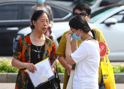 中国の大学入試で会場周辺の宿泊大幅増 保護者も同伴、受験生見守る