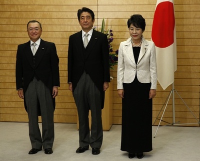 宮沢新経産相に「SMバー」スキャンダル