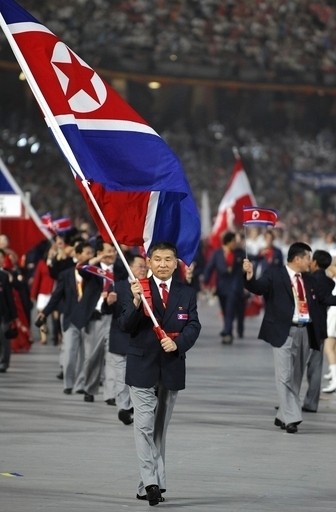 「将軍様のバッジを見て笑ってはいけない」、韓国選手団に正しい接し方の手引き書