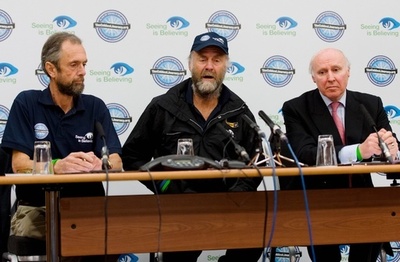 冬季南極横断から離脱の英冒険家が帰国、「探検隊の支援に全力」