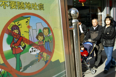 もはや中国名物？　マナー向上運動でもやめられない国民的習慣