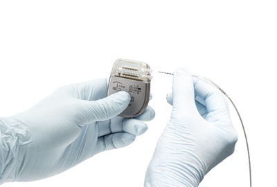 脳インプラント、まひ患者の上肢で初の臨床試験