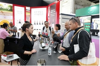 中国・寧夏：小さな葡萄が「醸し出す」豊かな民の大きな産業