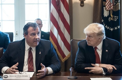 自ら閉鎖したビーチでまったり…米NJ州知事に批判殺到