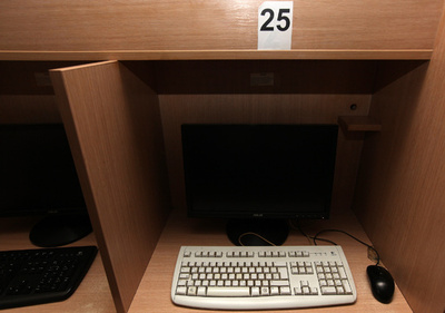 80歳の「黒い未亡人」が出所、警察が注意呼び掛け カナダ