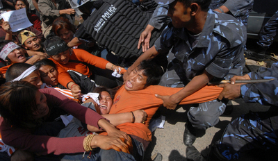 チベット、暴動の拘束者1000人以上に　来月1日から観光を再開